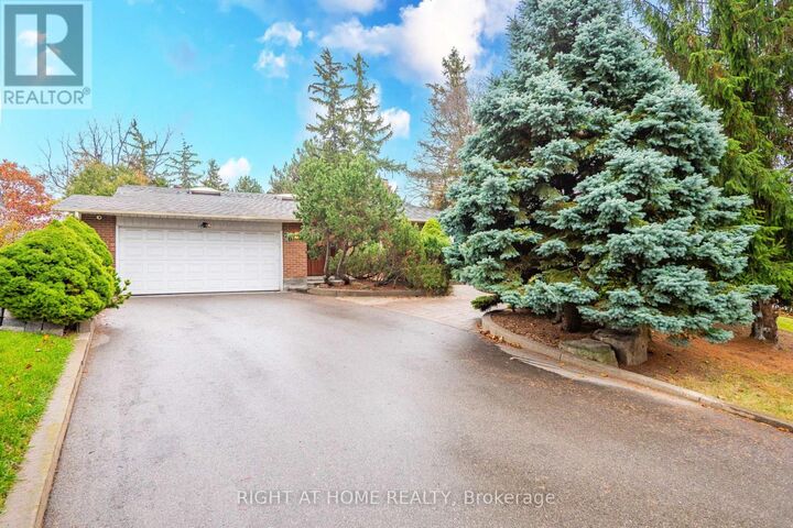 Property Photo: 20 Pine Ridge Lane ON L6W 1G6