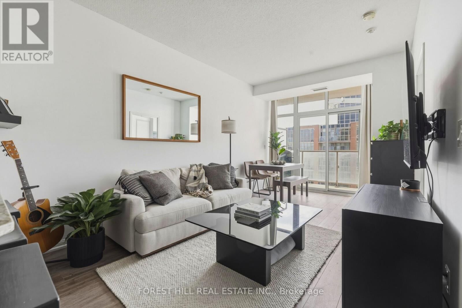 Property Photo: 75 East Liberty Street 2207 ON M6K 3R3