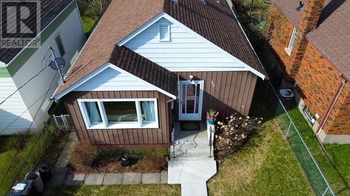 Property Photo:  423 Dawson St  ON P7A 3V6 