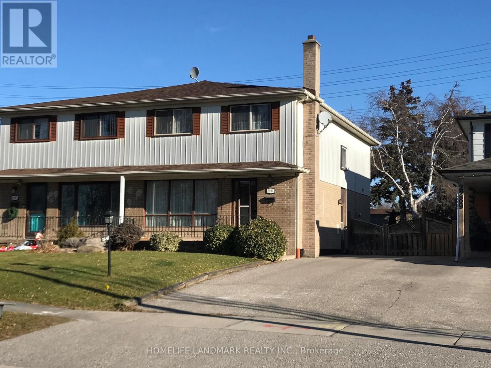Property Photo: 2293 Delkus Crescent ON L5A 1K8