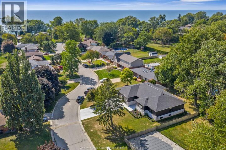 Property Photo:  1499 Fuller Drive  ON N9Y 3M7 