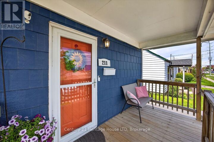 Property Photo:  211 Grantham Avenue  ON L2M 4Z1 