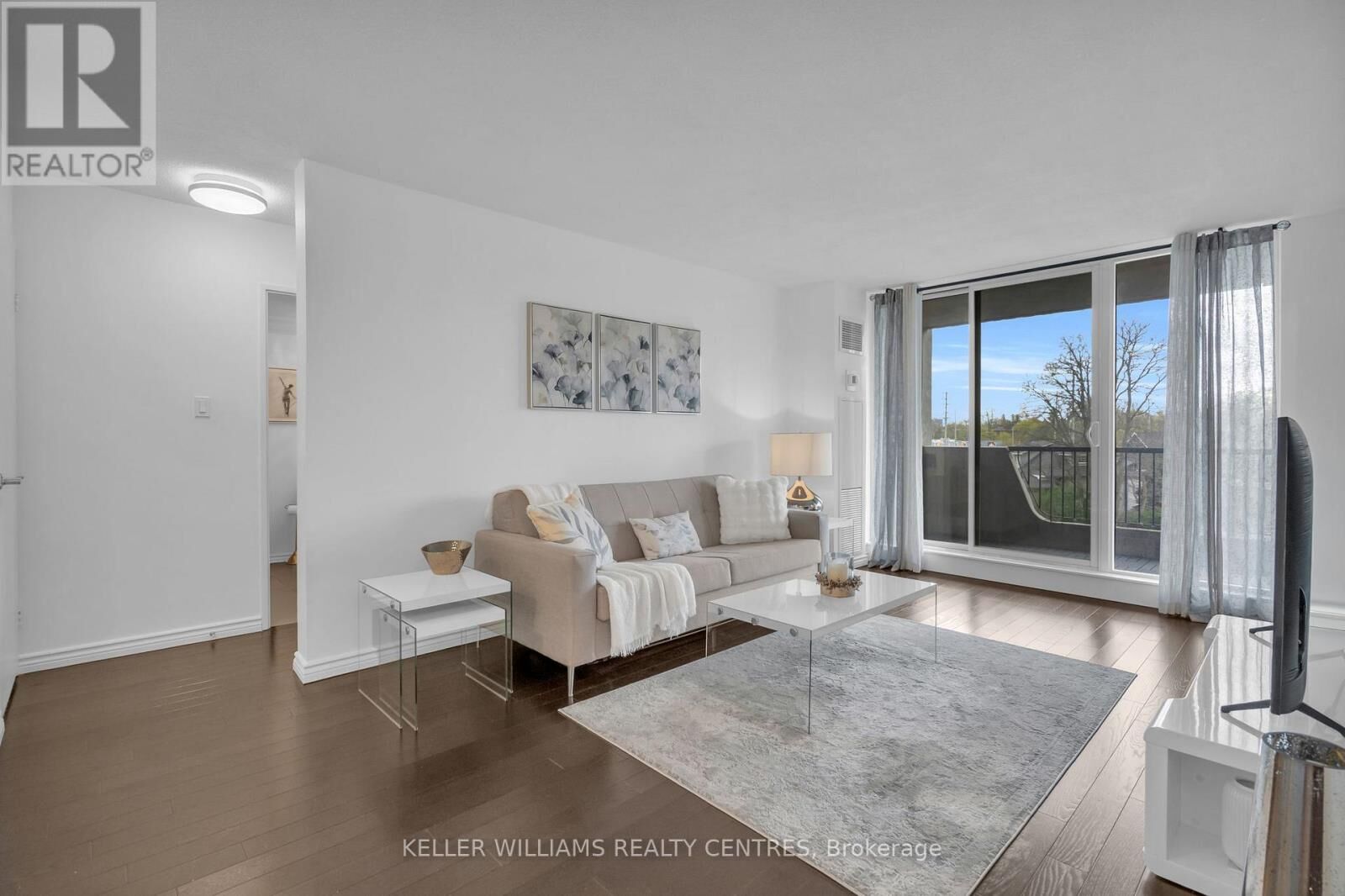 Property Photo: 7811 Yonge Street 407 ON L3T 4S3
