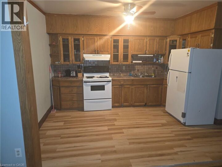 Property Photo:  18 Huxley Avenue South 1  ON L8K 2P6 