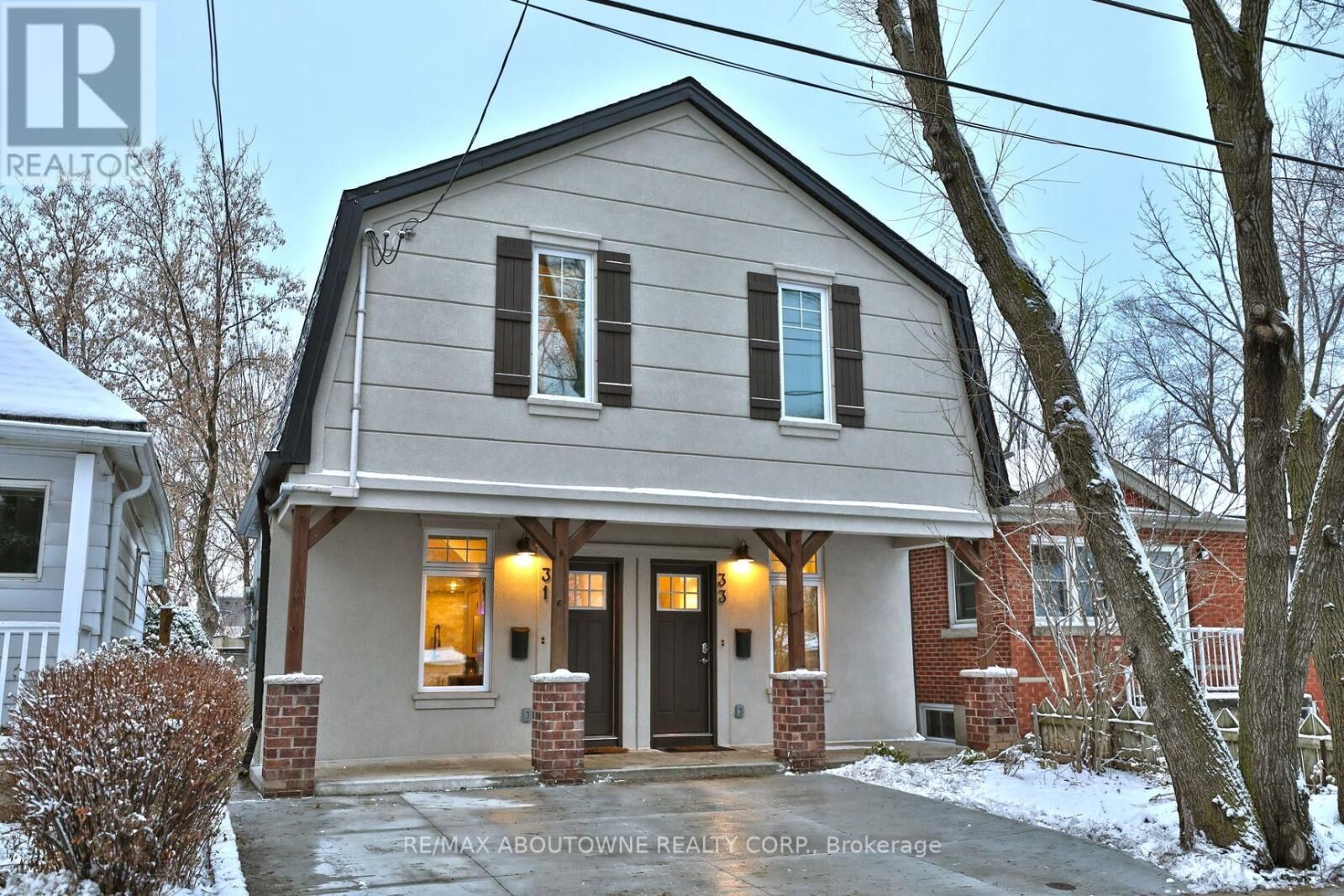 Property Photo:  31-33 Hawthorne Avenue  ON L8P 4P7 