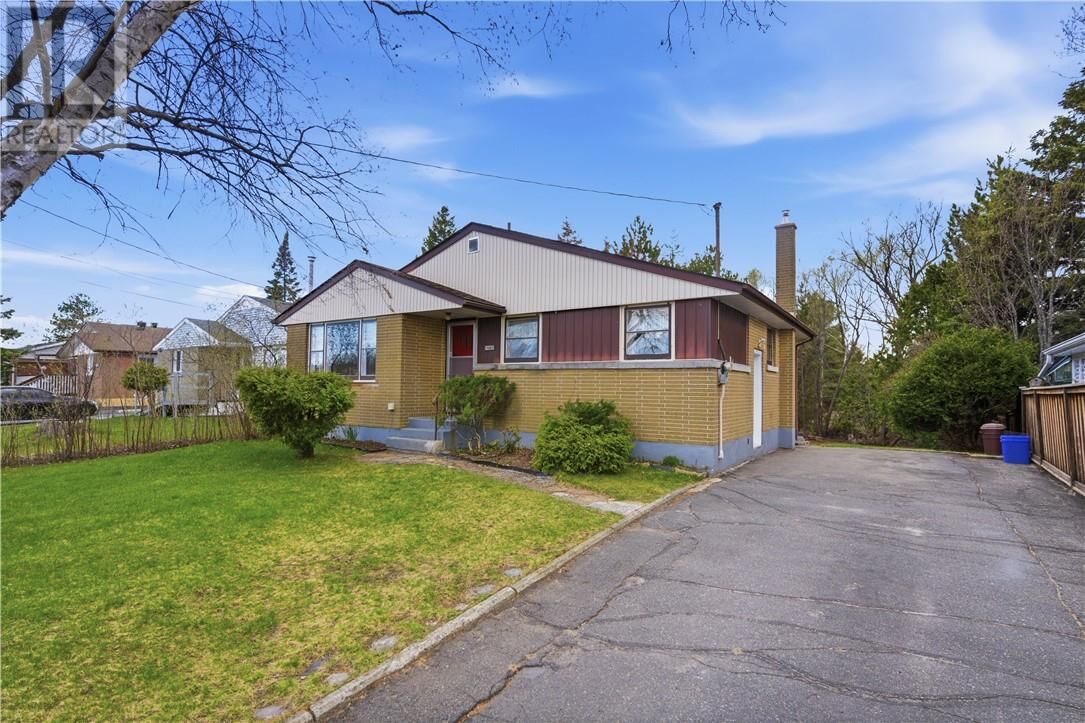 Property Photo: 1587 Crestmoor Road ON P3A 4M3