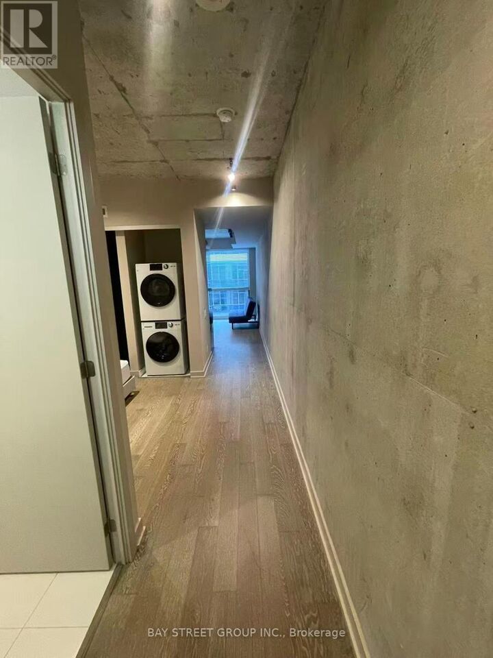 Property Photo:  39 Brant Street 811  ON M5V 2L9 