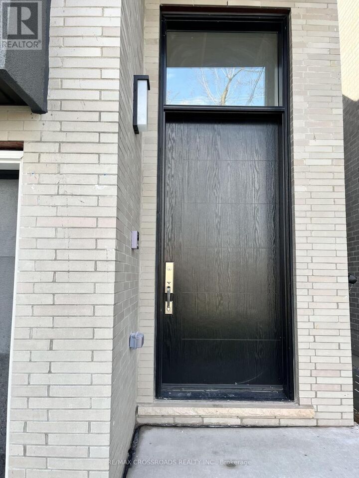 Property Photo: 790 B Midland Avenue ON M1K 4E7