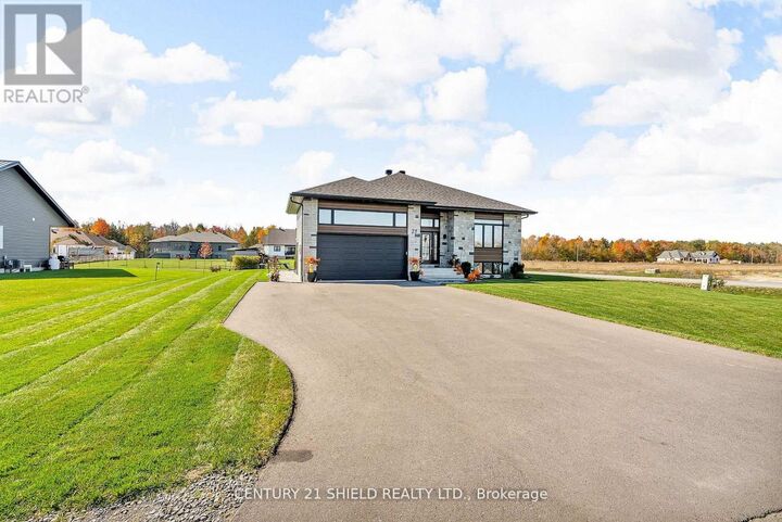 Property Photo:  71 Dale Street  ON K0C 1M0 