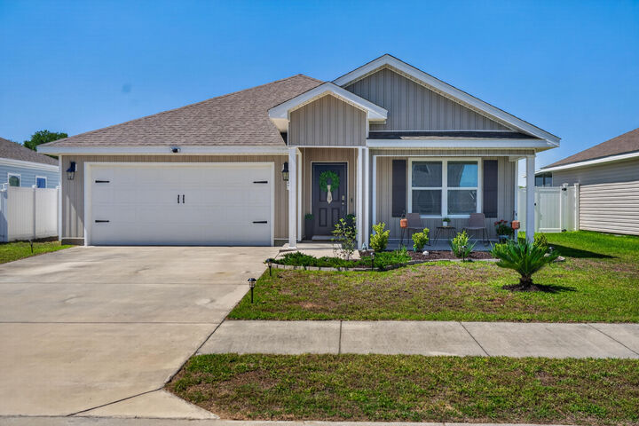 Property Photo:  51 Silverthorn Street  FL 32439 