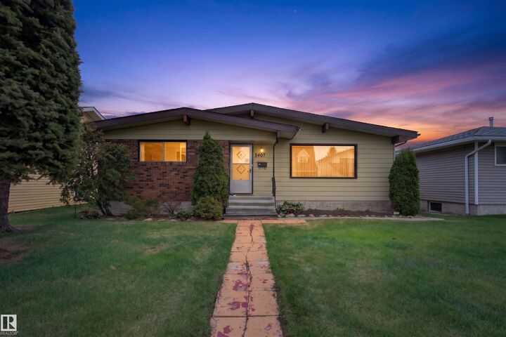 Property Photo:  8407 150 Avenue NW  AB T5E 1B9 