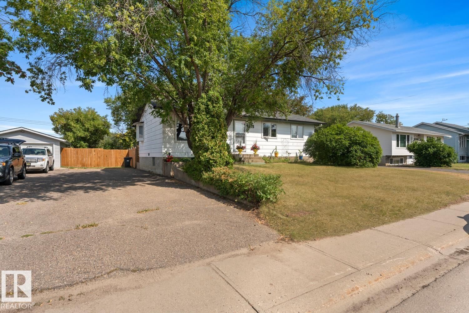 Property Photo:  4518 51 Avenue  AB T9M 1Z1 