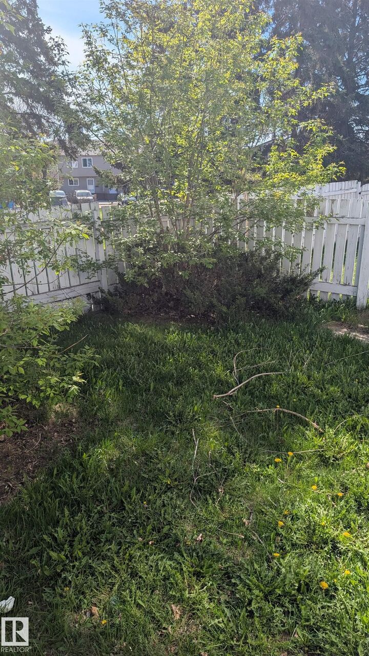 Property Photo: 4 Amberly Crest NW AB T5A 2H9