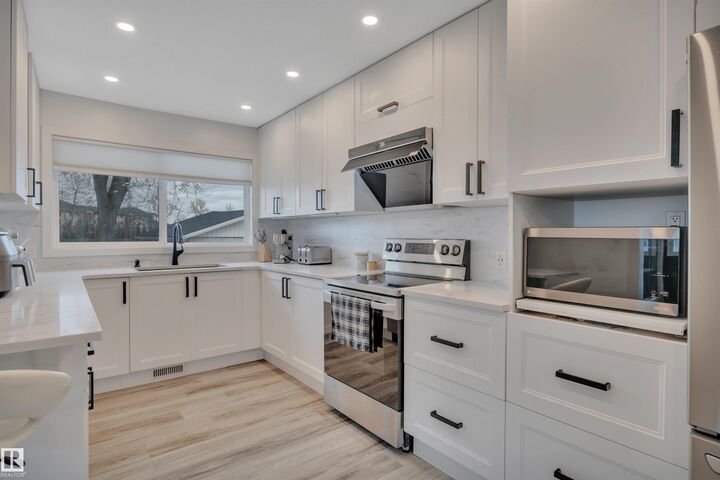 Property Photo:  6011 107 Street NW  AB T6H 2X9 