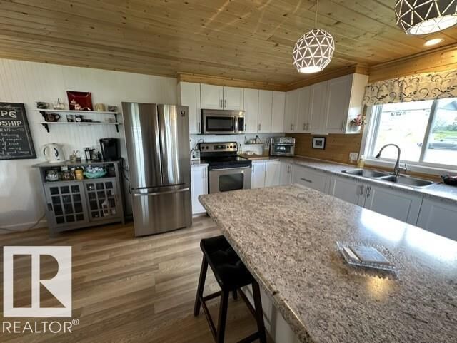 Property Photo:  5013 53 Avenue  AB T0E 2K0 