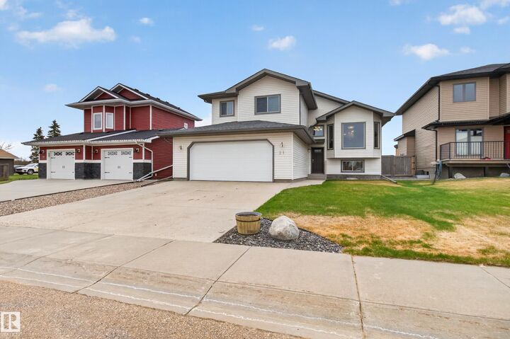 Property Photo:  21 Beaverhill View Cr  AB T0B 4J0 