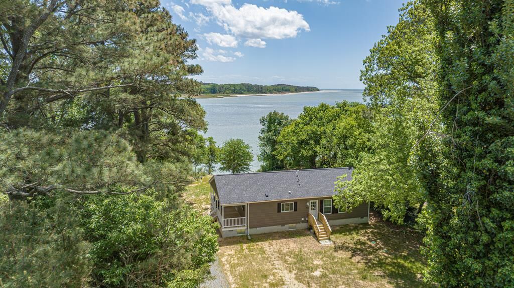 Property Photo:  7504 Prettyman Cir  VA 23350 
