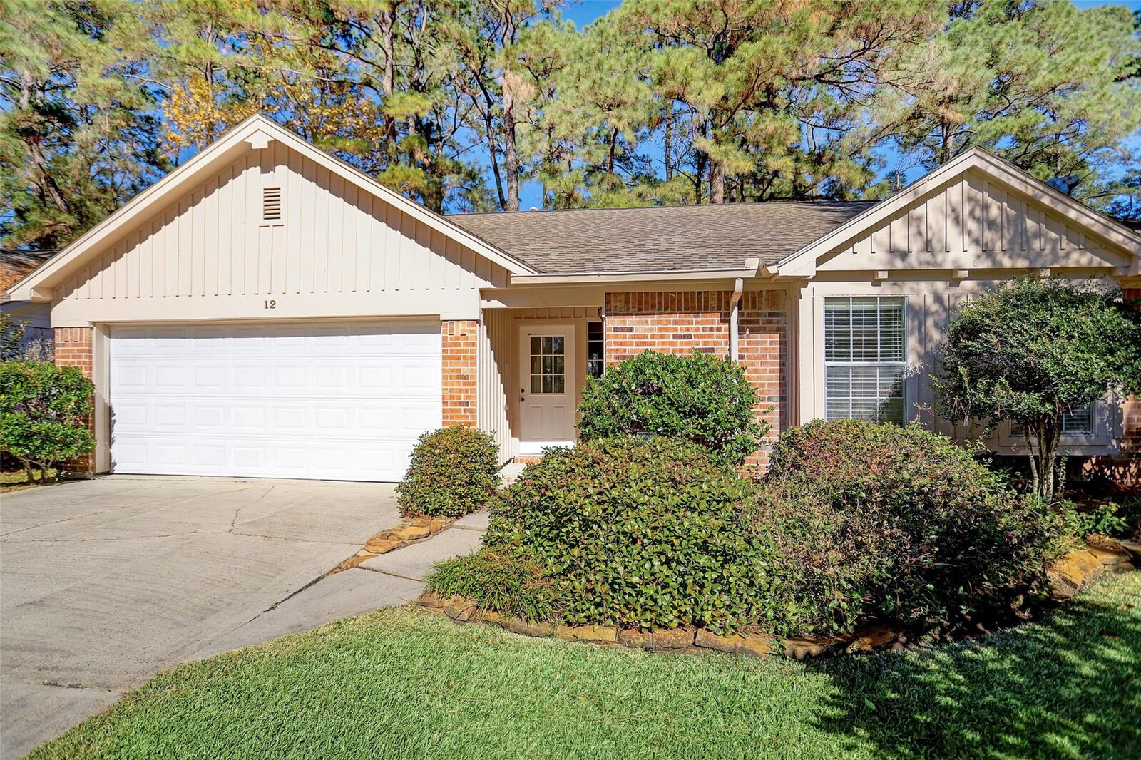 Property Photo:  12 Fairmeade Bend Drive  TX 77381 