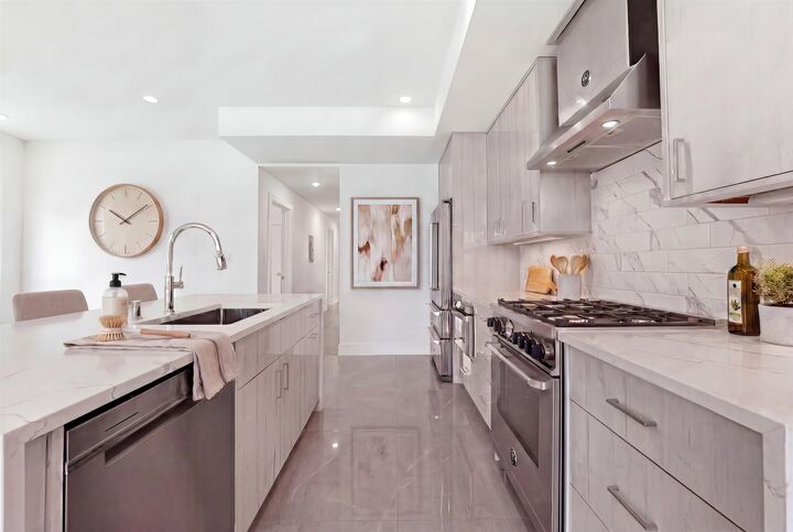Property Photo:  290 Griffith St 2  NJ 07307 
