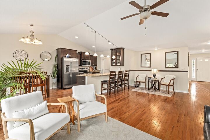 Property Photo:  4715 NE Briarwood Drive  IA 50021 