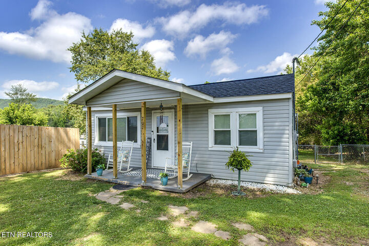 Property Photo:  707 Vine Ave  TN 37854 