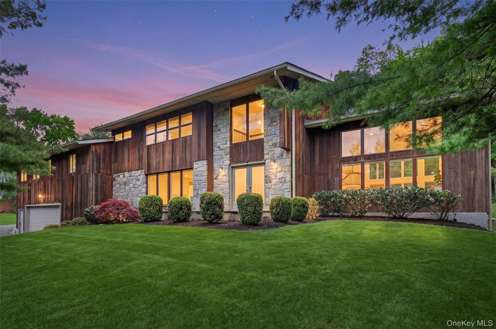Property Photo:  8 Pine Tree Lane  NY 10924 