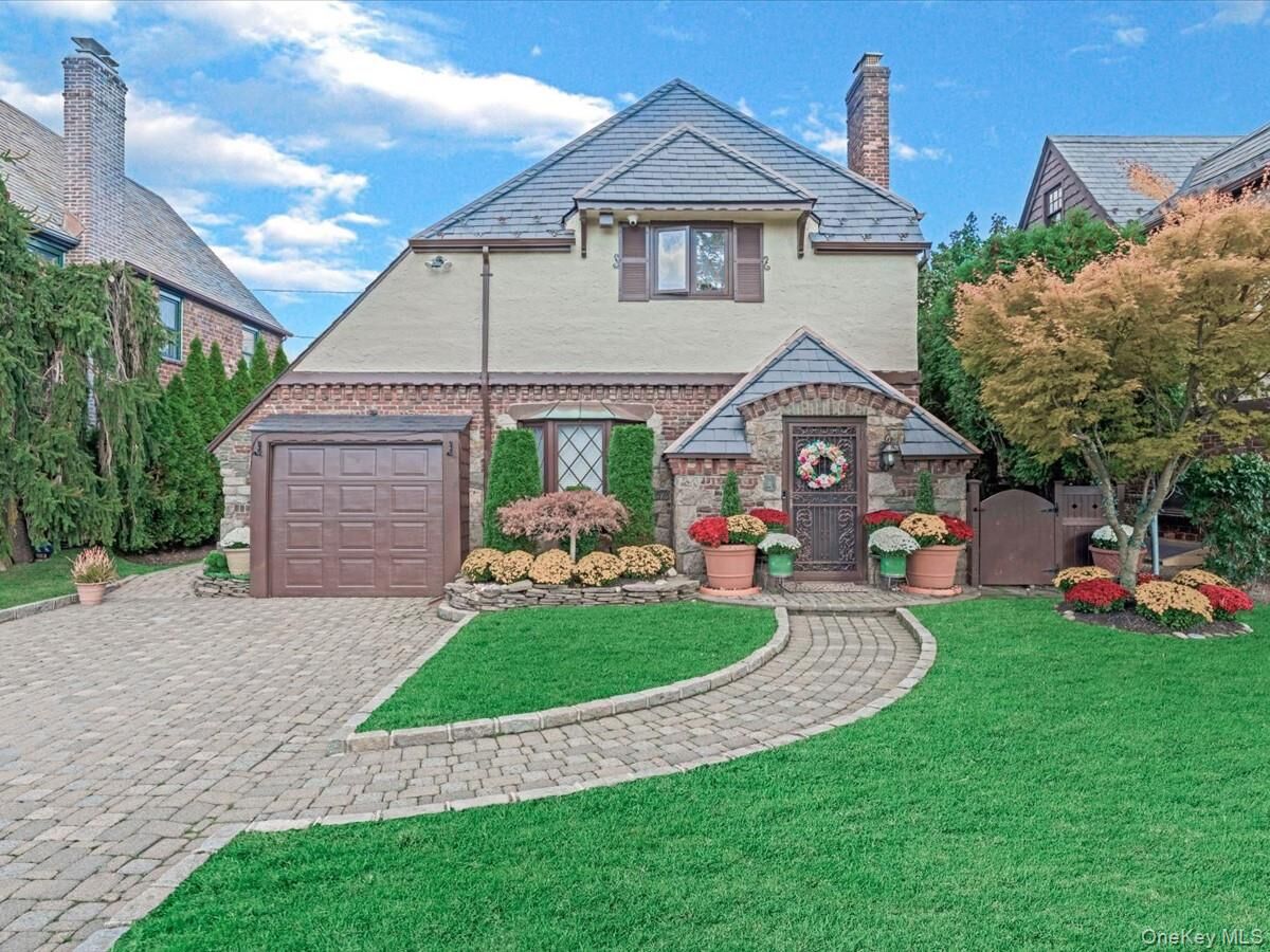 Property Photo:  16 Kenilworth Road  NY 11501 