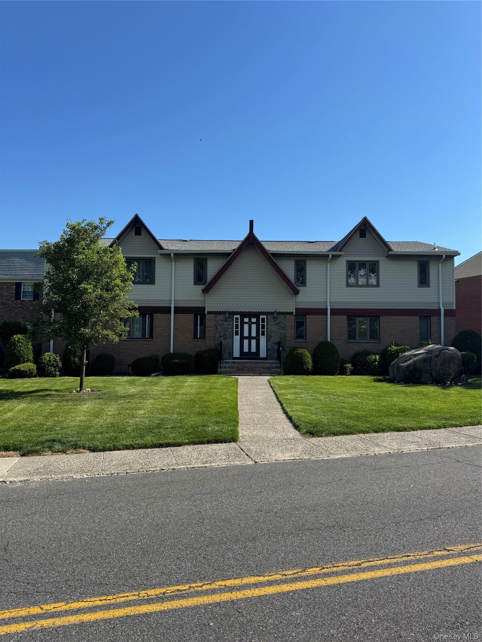 Property Photo:  16 Milford Lane 7R  NY 10901 