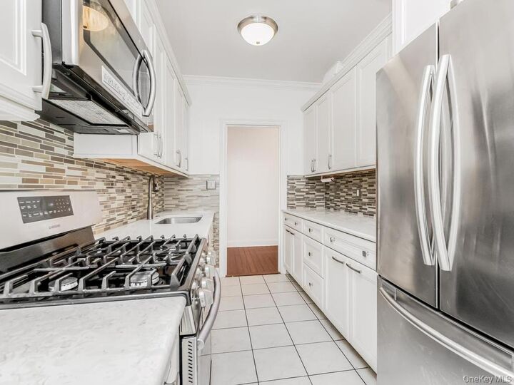 Property Photo:  5 Franklin Avenue 1P  NY 10601 