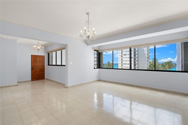 Property Photo:  61 Kings Court 5E  PR 00911 