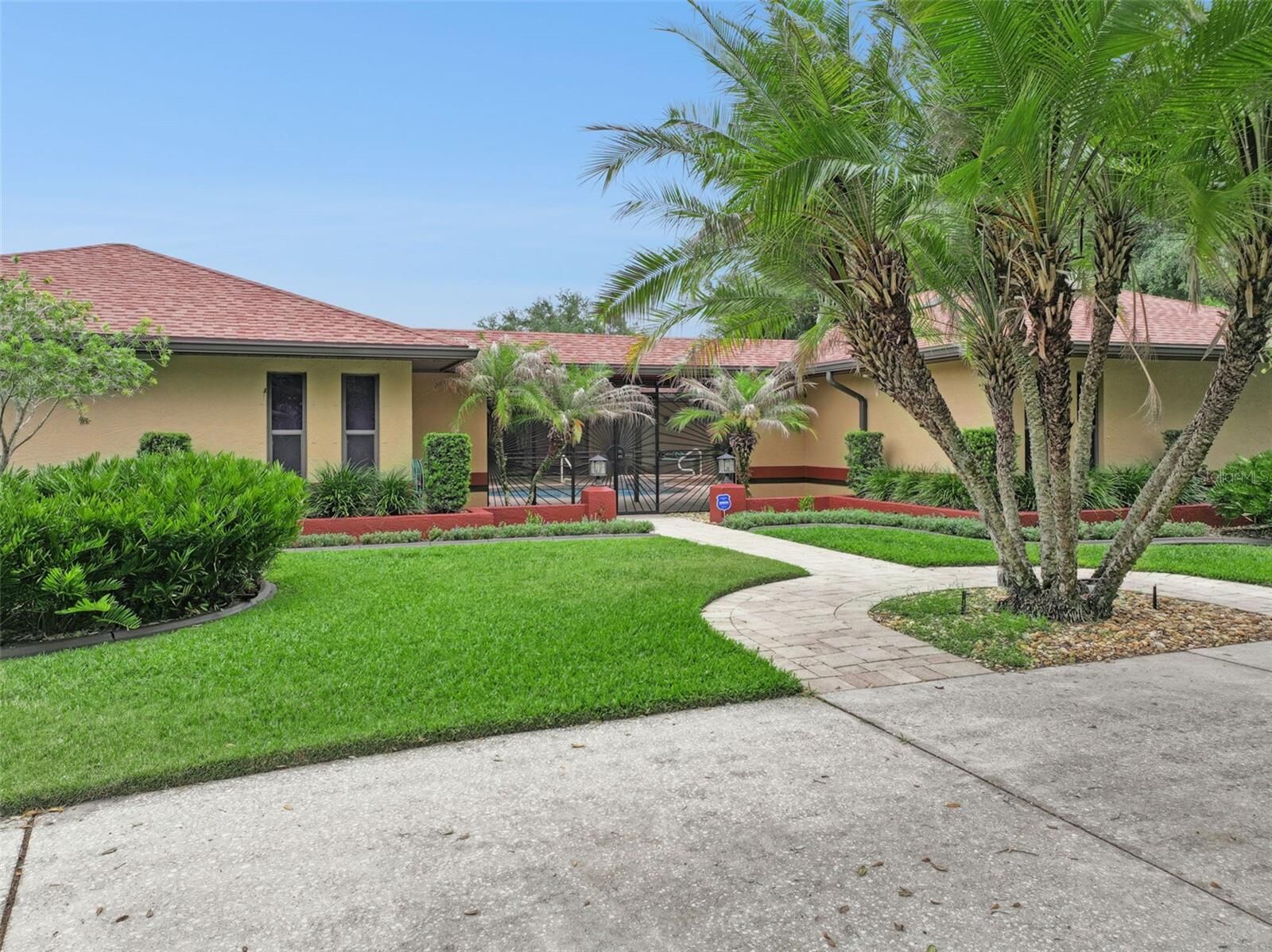 Property Photo:  1041 Country Lake Circle  FL 33898 