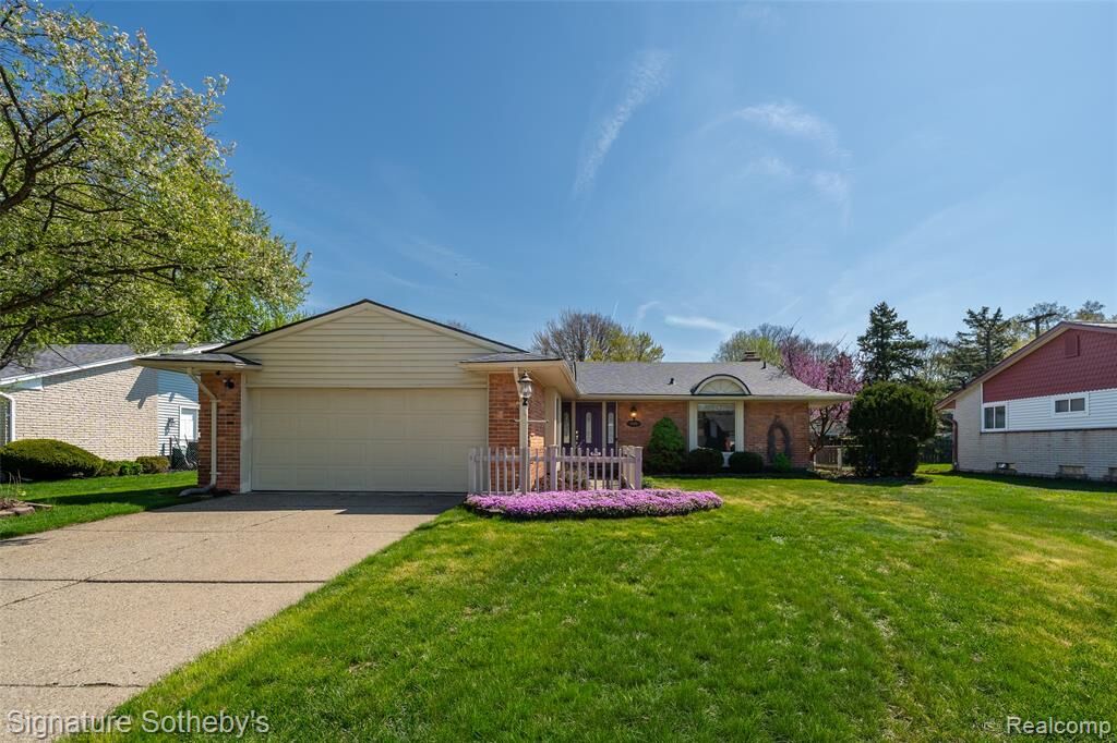 Property Photo:  14188 Ramblewood Street  MI 48154 5338 