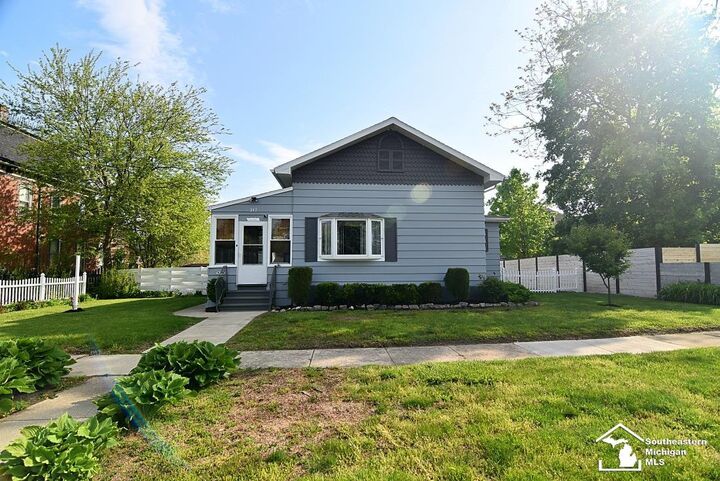 Property Photo:  317 E 5th Street  MI 48161 