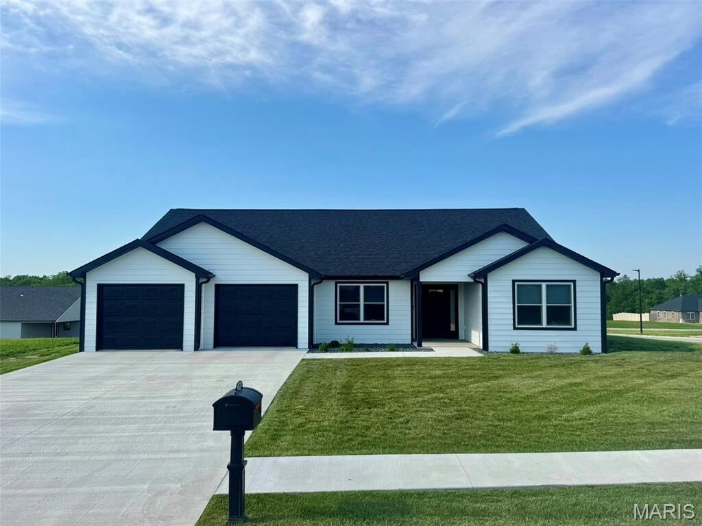 Property Photo: 200 W Larkspur Court MO 63401