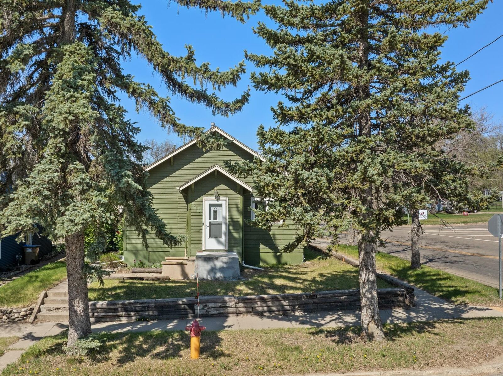 Property Photo:  1023 3rd St NE  ND 58703 