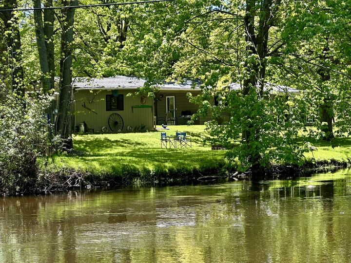 Property Photo: 8942 E M-20 MI 49421