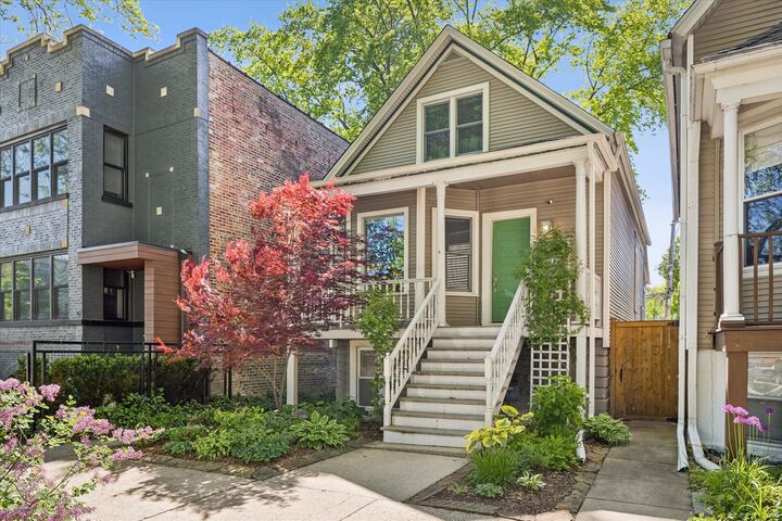 Property Photo: 4024 N Bell Avenue IL 60618