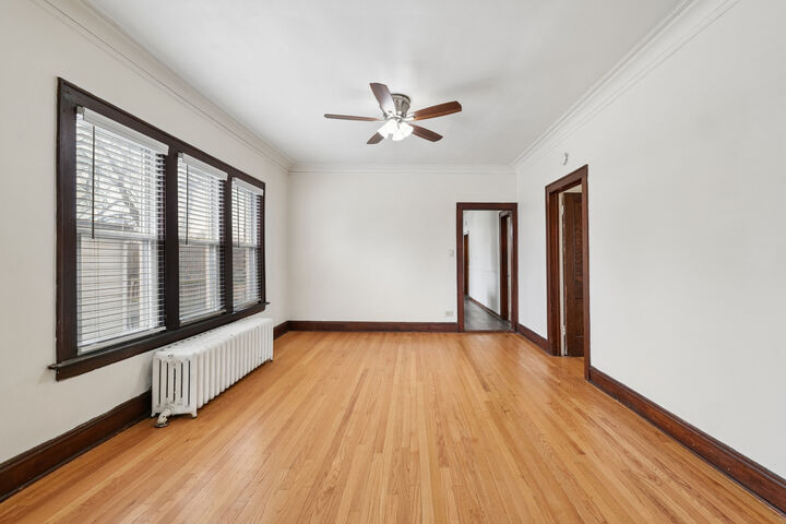 Property Photo: 10226 S Charles Street 1 IL 60643