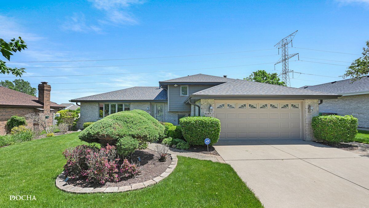 Property Photo: 16149 Eagle Ridge Drive IL 60477