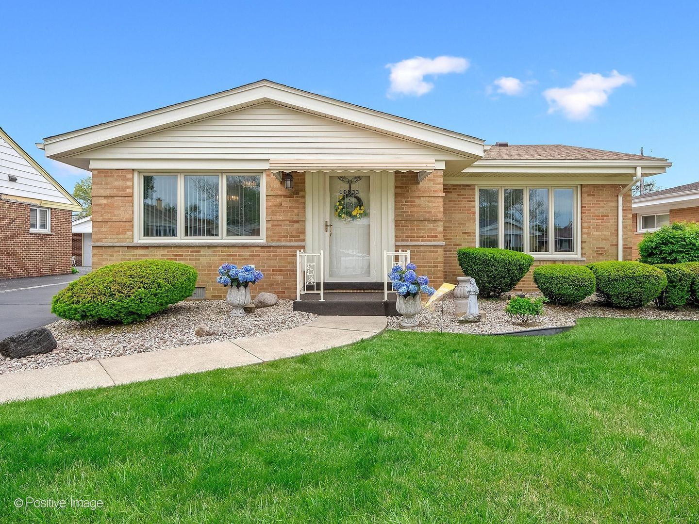 Property Photo: 10833 Claridge Avenue IL 60154