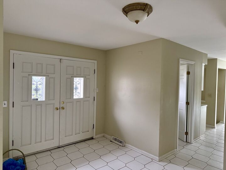 Property Photo:  
