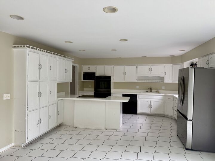 Property Photo:  