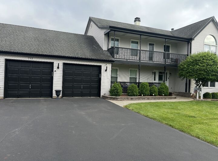 Property Photo: 715 Welch Street IL 60136