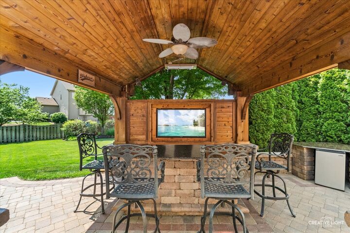 Property Photo:  390 Bloomfield Circle E  IL 60543 