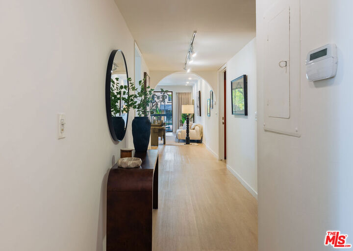 Property Photo:  423 N Palm Drive 102  CA 90210 