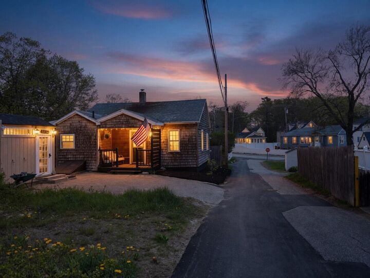 Property Photo:  10 Ninth Street  ME 04064 