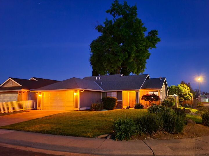 Property Photo:  4802 Hinchman Way  CA 95823 