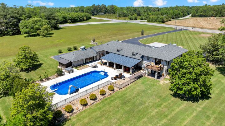 Property Photo:  5016 Hillsboro Hwy  TN 37342 