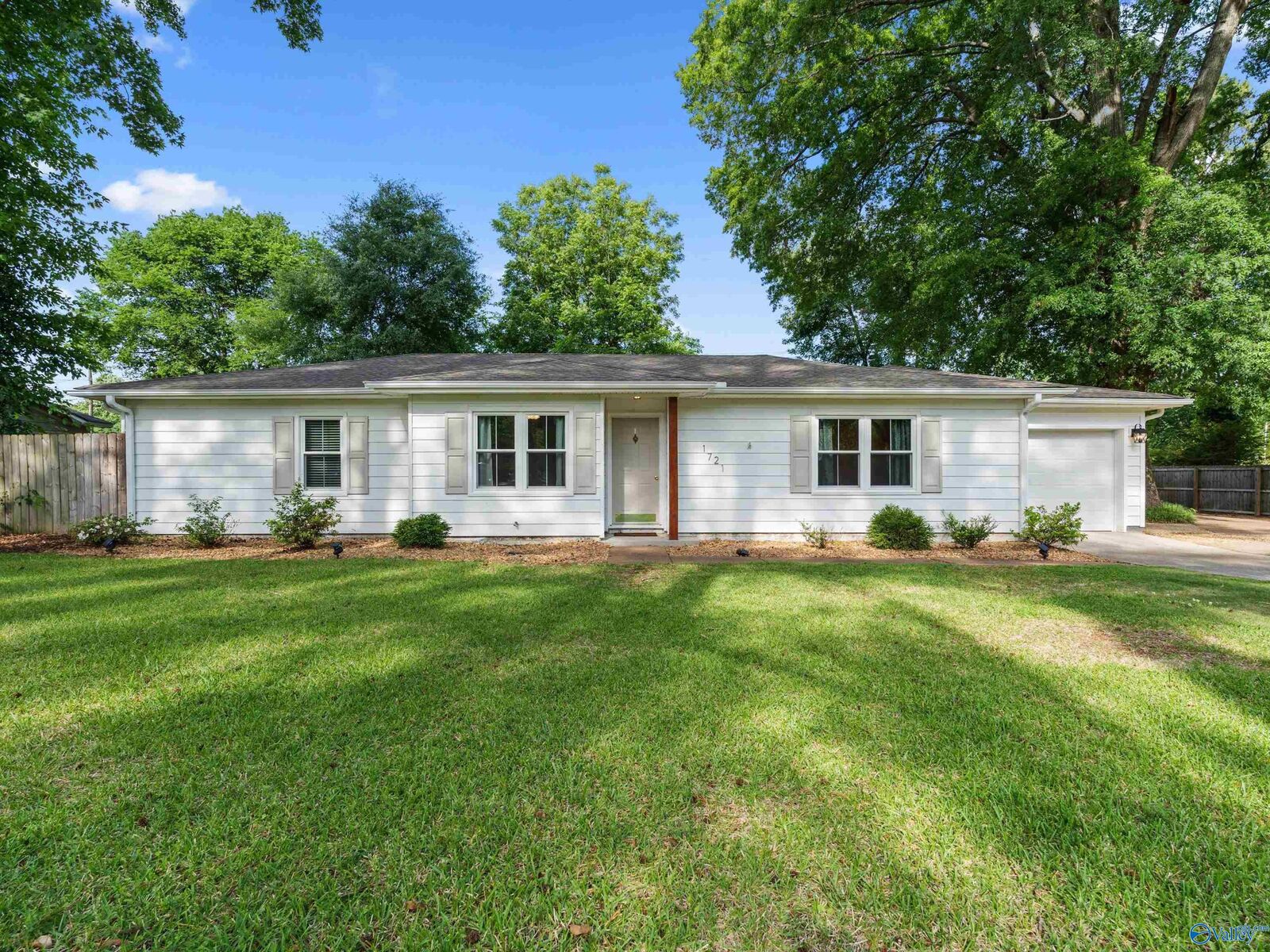 Property Photo:  1721 Pennylane SE  AL 35601 