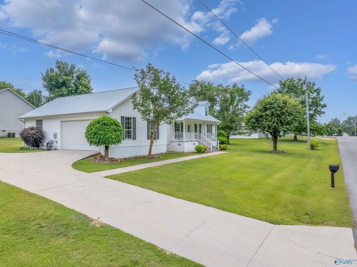 Property Photo:  917 Leyland Drive  AL 35950 